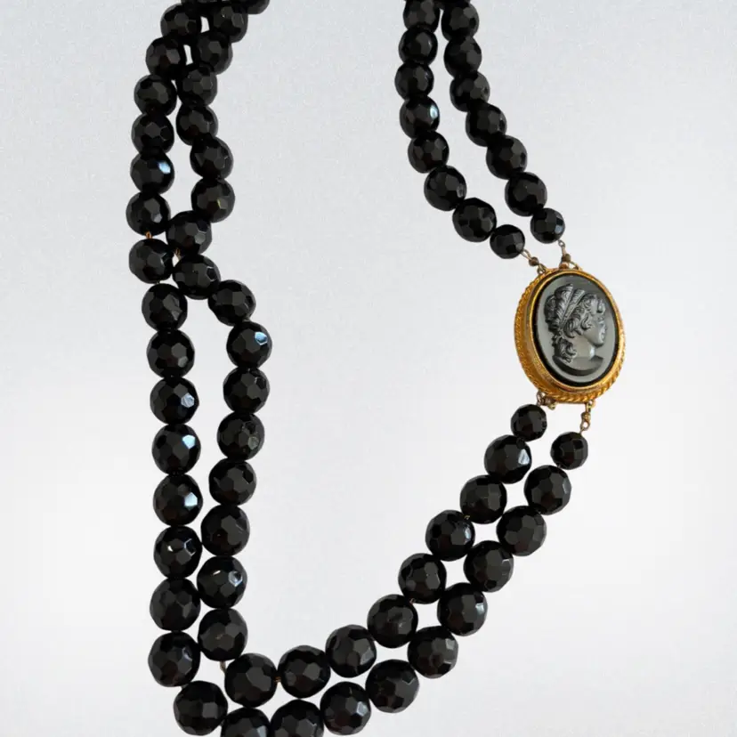Gorgeous Vintage Double Strand Glass Bead Cameo Necklace 15”