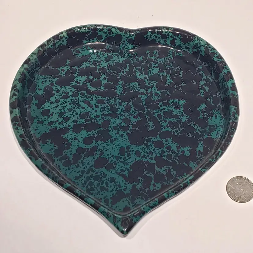 Bennington Potters 8.5"  Black on Green Heart Shaped Dish Vermont 1950 dg