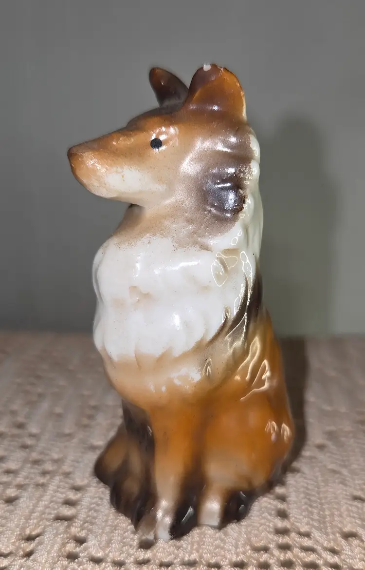 Tri-Color Sitting Vintage Lassie Collie