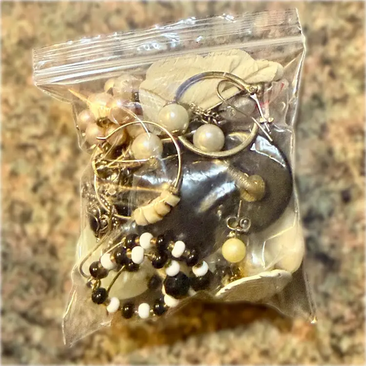 Lot #6 Mixed B&W Earrings, Craft/Wearable, Vintage/Contempo, Pierced/Clip