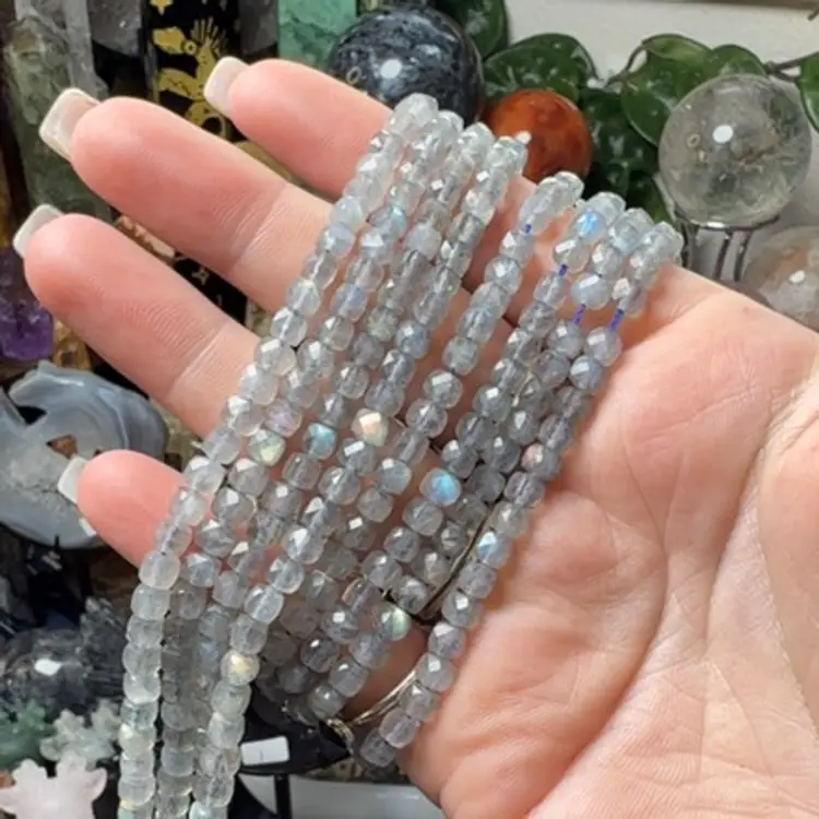 Labradorite Faceted Cube Bracelet 4mm