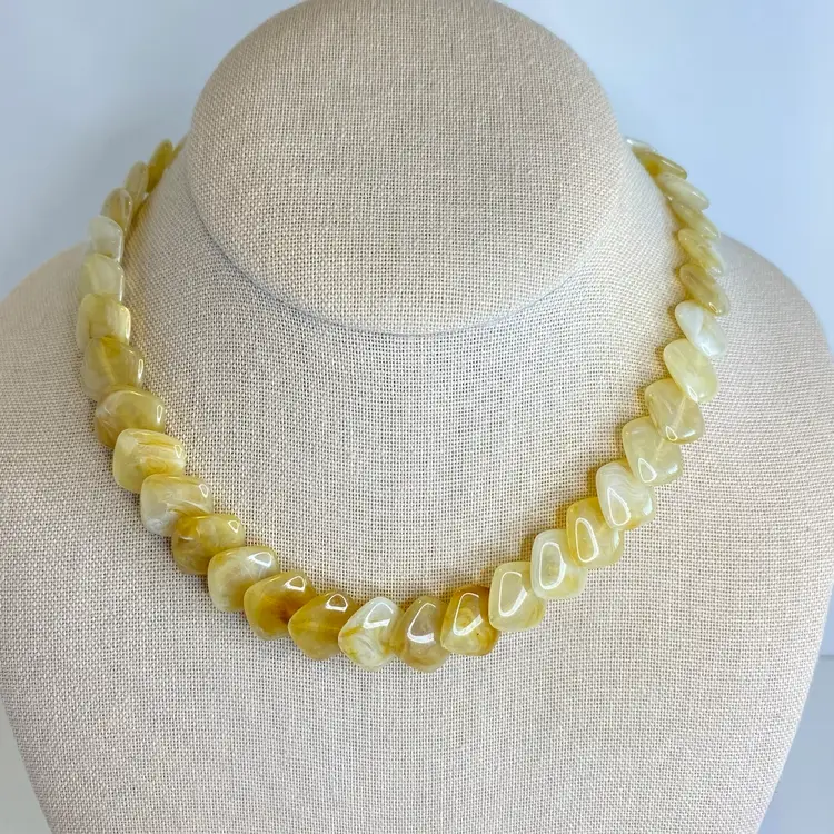 #02 Vintage Lucite Thermoset Bead Necklace Yellow White Tan Swirl Mid Century Plastic