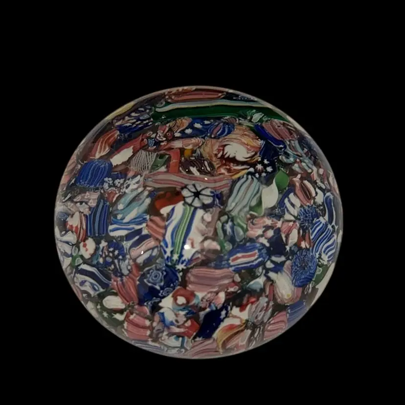 ST MANDE SCRAMBLE DESIGN GLASS
PAPERWEIGHT