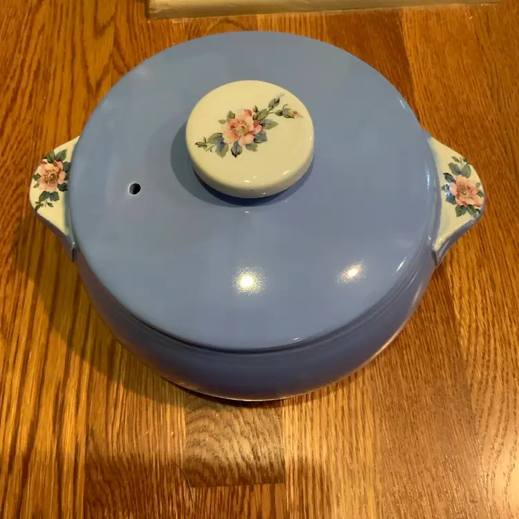 Halls Casserole Bowl Bean Pot Floral Blue With
Lid Rose Parade Kitchenware #E063