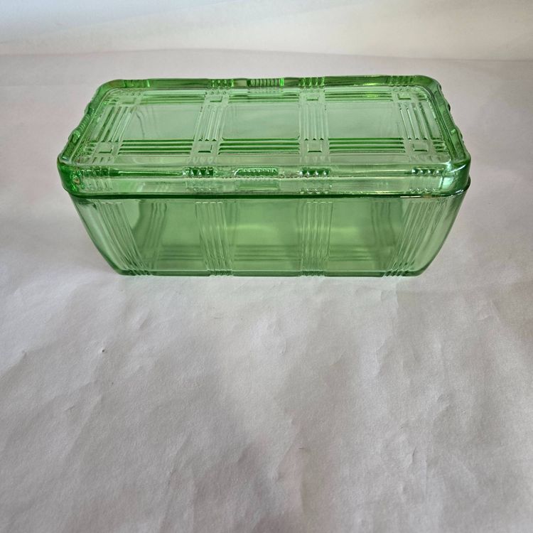 Vintage uranium hazel atlas criss cross refrigerator dish
