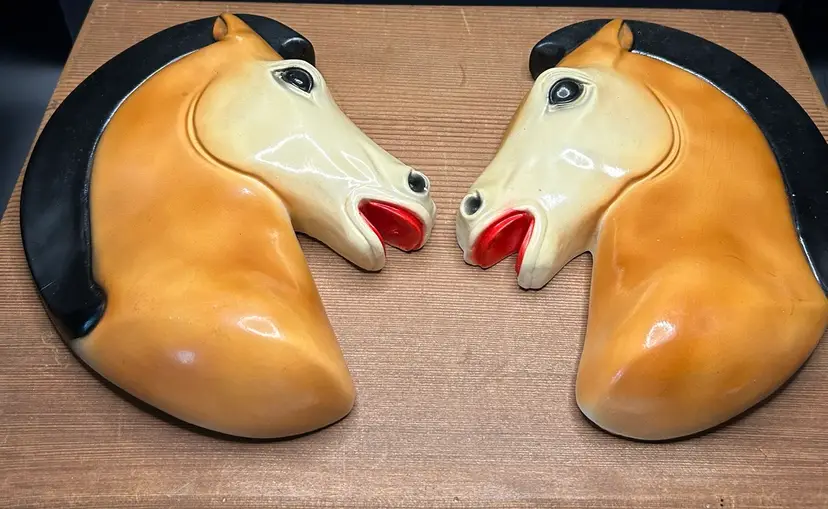 Vintage MCM Set Of 2 Chalkware Horse Heads Wall Hanging Very Good Condition 9x6