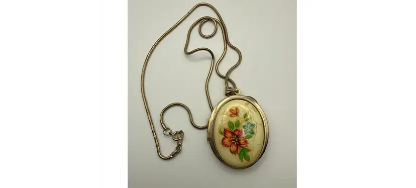 Vintage Floral Gold-tone Large Locket on Chain