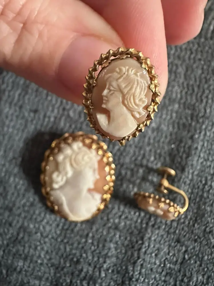Sammartano Bros Cameo Pendant/Pin & Matching Earrings Set
