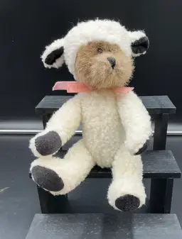Boyd’s Baaah’B Bear 1990-1995, adorable lamb design. 9 inches tall