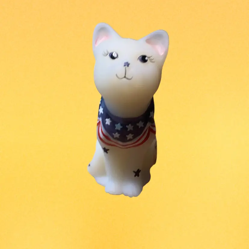 Fenton Vintage Satin White Stars And Stripes Cat Signed K Bright bill 3 -1/2” Tall