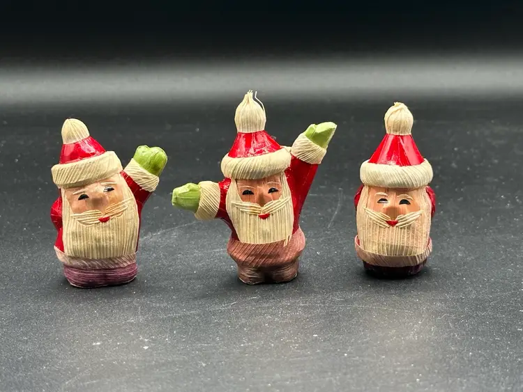 3 Miniature Santa’s Made From Corn Husks
