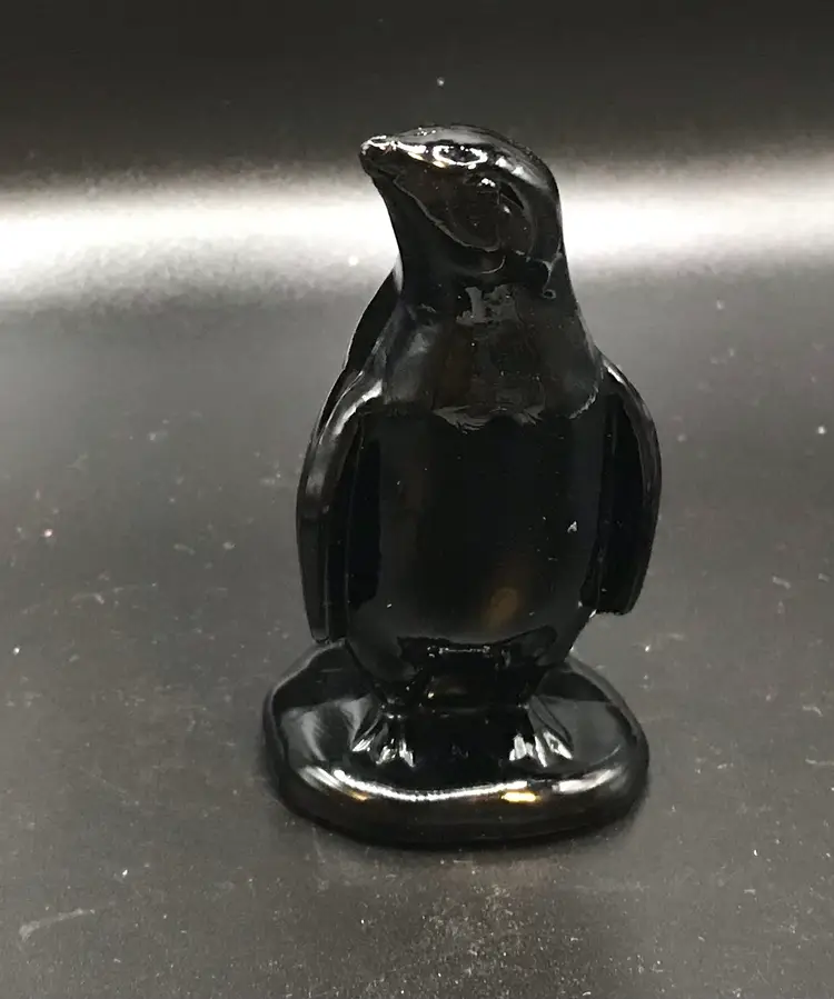 Vintage Boyd Glass Artie The Penguin Black Art Glass Figurine 3"