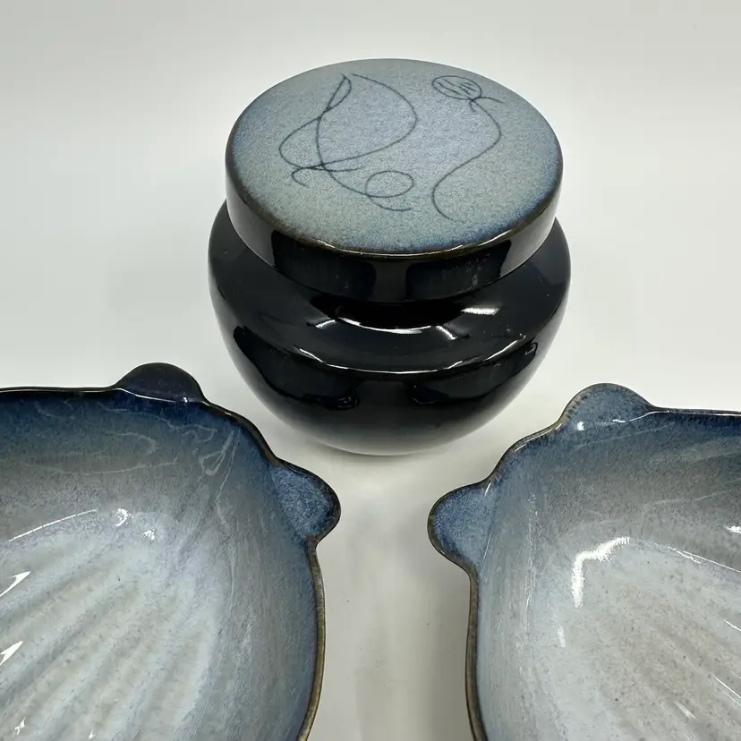 Vintage Peter Pots Shell Shaped Bowls And Bowl With Lid -Signed