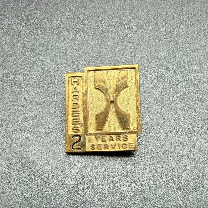 Vintage Hardees Restaurant 2 Year Service Pin Gold Tone Fast Food Award