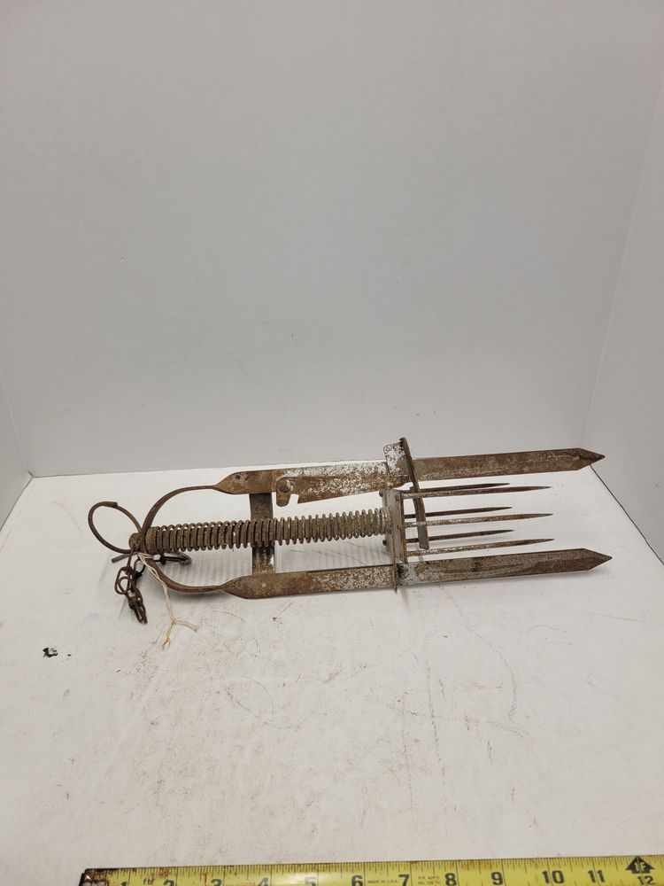 Victor Plunger Style Mole Trap Steel Spike  Made In USA
