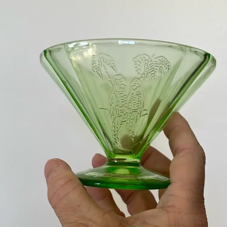 #01 - 1930s Federal Glass Parrot Design Sherbet Uranium Dish Glows