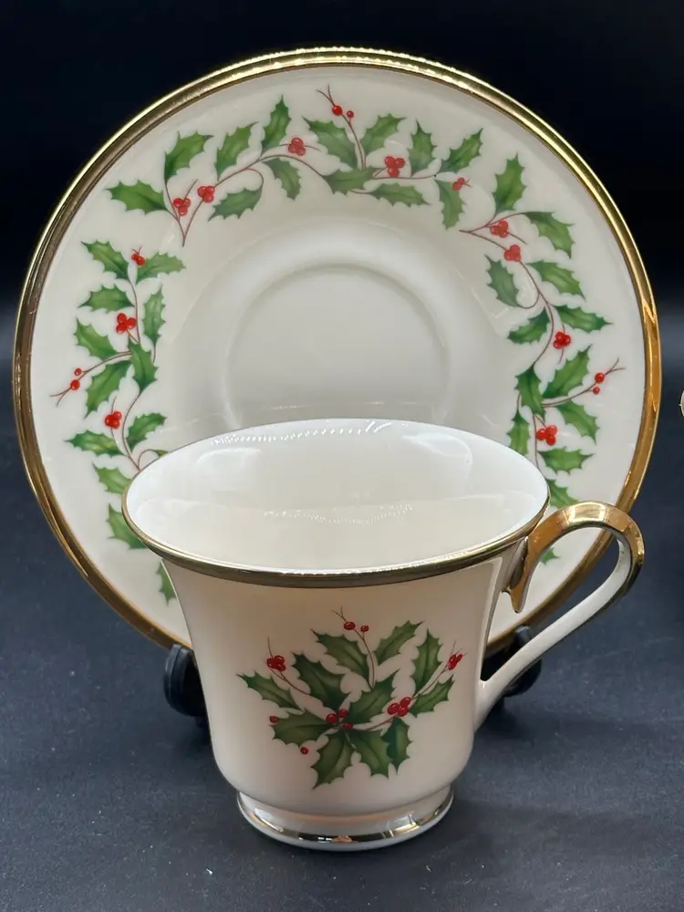 Lenox HOLIDAY 4 Cup & Saucer Sets