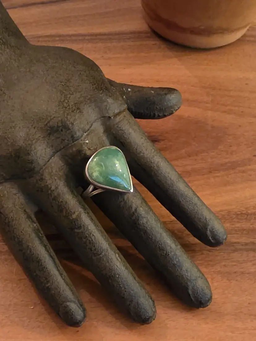 Tear shaped Jade ring (Green)