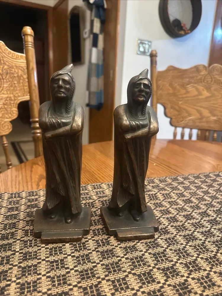 Rare ANTIQUE BRONZE CAST IRON INDIAN CHIEF w/ BLANKET ART STATUE BOOKENDS