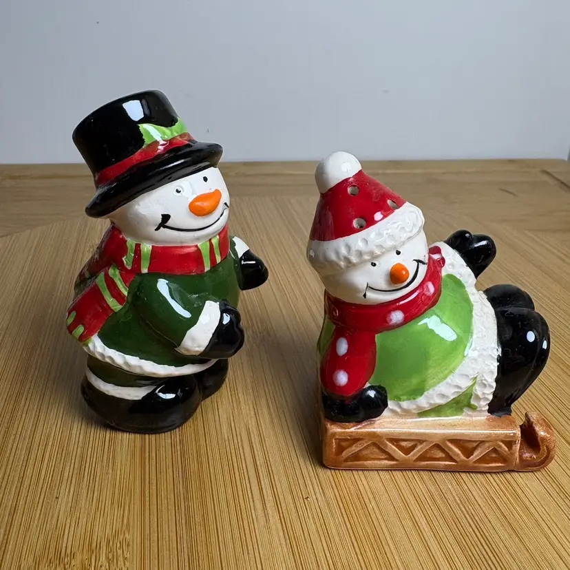 Kirklands Vintage Sledding Snowmen Festive Salt Pepper Shakers Winter Wonderland
