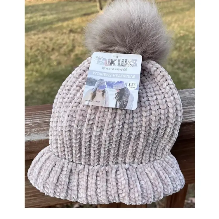 NEW Women’s SOFT Muk Luks Pom Taupe Beanie Knit Hat One Size Womens Luk NWT