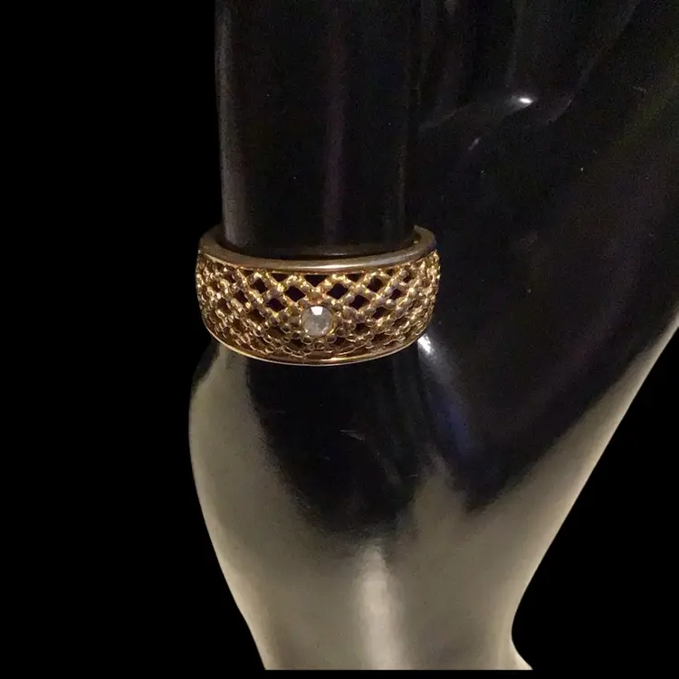 Vintage ‘Avon’ Ring