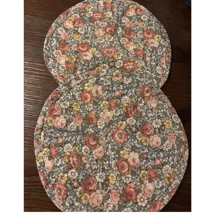 Set of 2 Hand Quilted Pot Holder/Hot Pad/Mat Table Trivets 8”