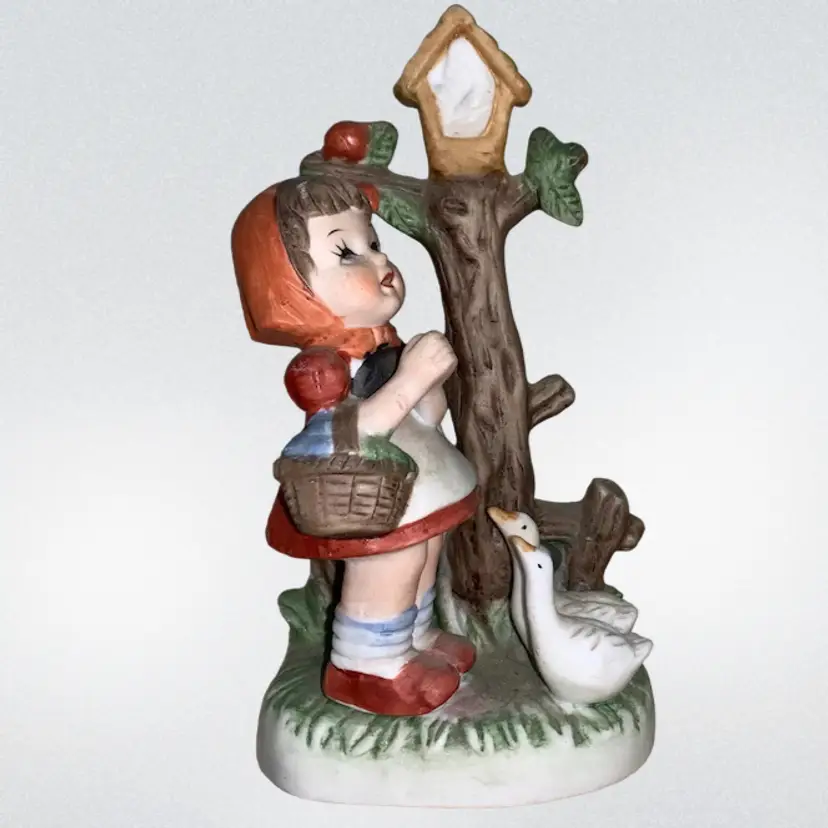 ARTMARK Little Praying Girl With Ducks Apple Birdhouse Fingurine 6”