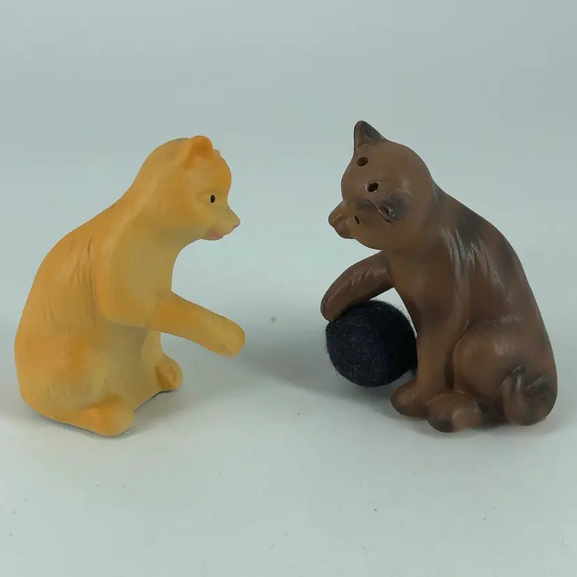 Cats with Ball of Yarn Salt & Pepper Shakers