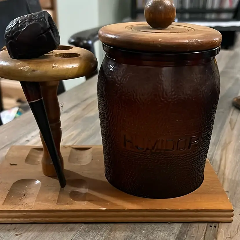 Dun-Rite Nov Inc NY 4-Pipe Stand Display Amber Duraglas Humidor Jar Vintage MCM Tobacco Collectors Includes Pipe In Unknown Condition… Great Display Piece!