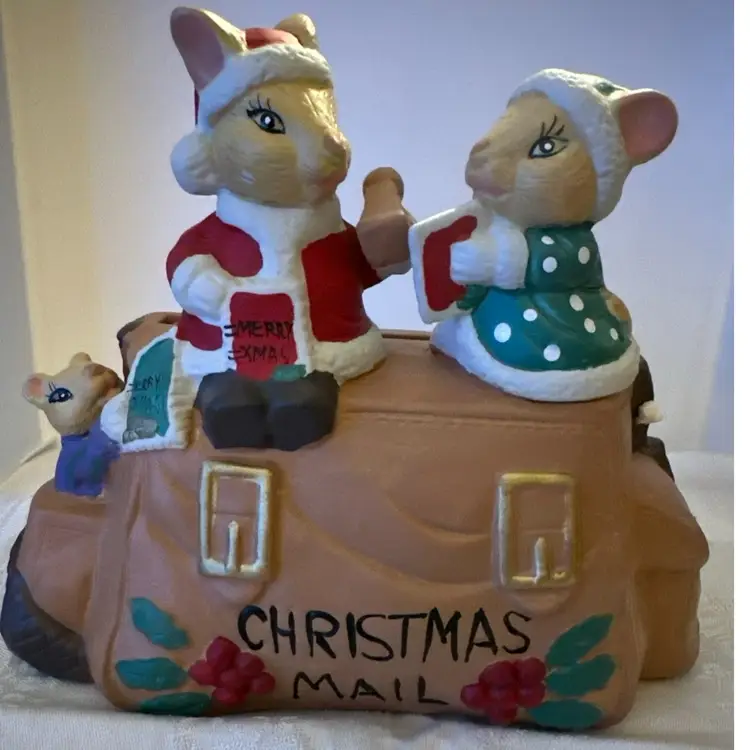 Vintage Christmas Mail Card Holder Porcelain Ceramic Mice Int'l Corp Ex Cond