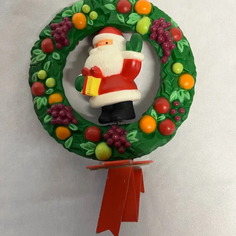 Spinning Santa Wreath With Hanger