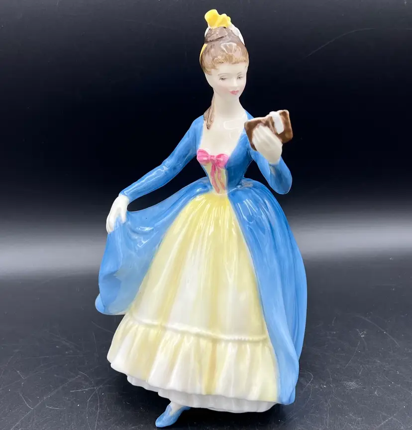 Royal Doulton Leading Lady HN 2269  Bone China  Figurine 8”
