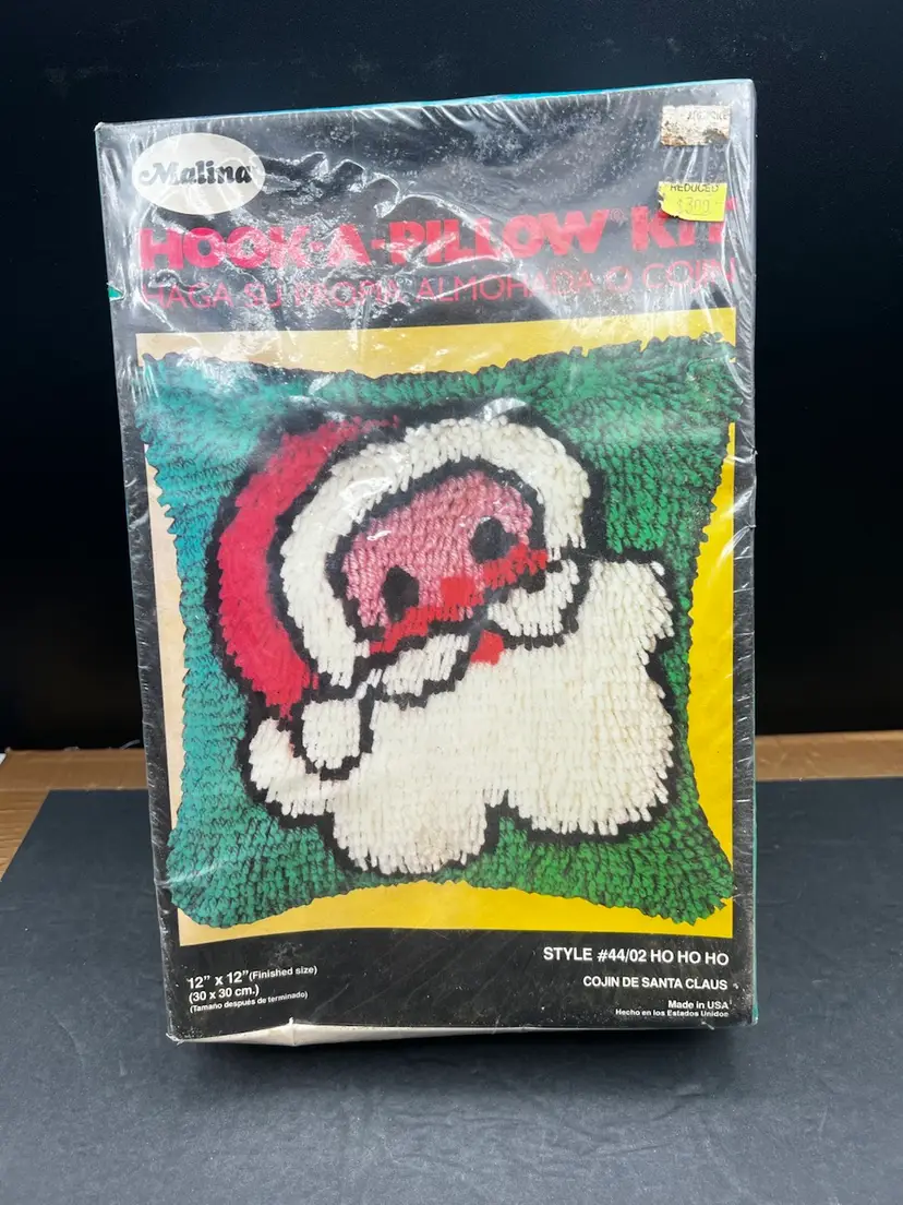 #937B NOS Malina Hook-A-Pillow Kit, 12" x 12" Finished Pillow.  Santa Face Style #44-02 HO HO HO