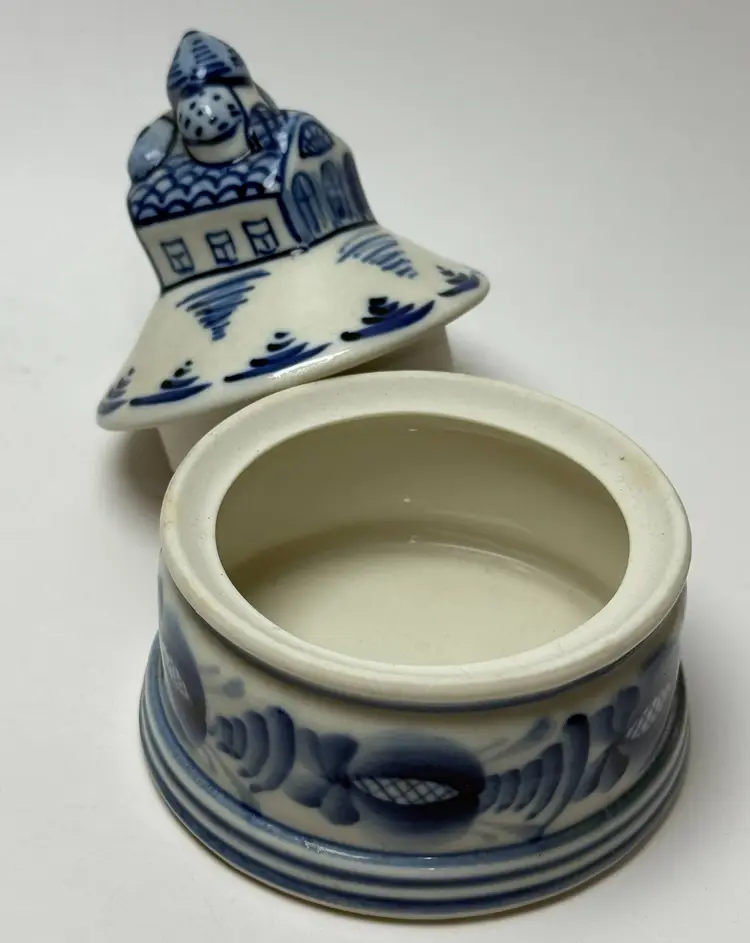 Vintage Gzhel Russian Porcelain Blue & White Church Basilica Trinket Box Onion Dome