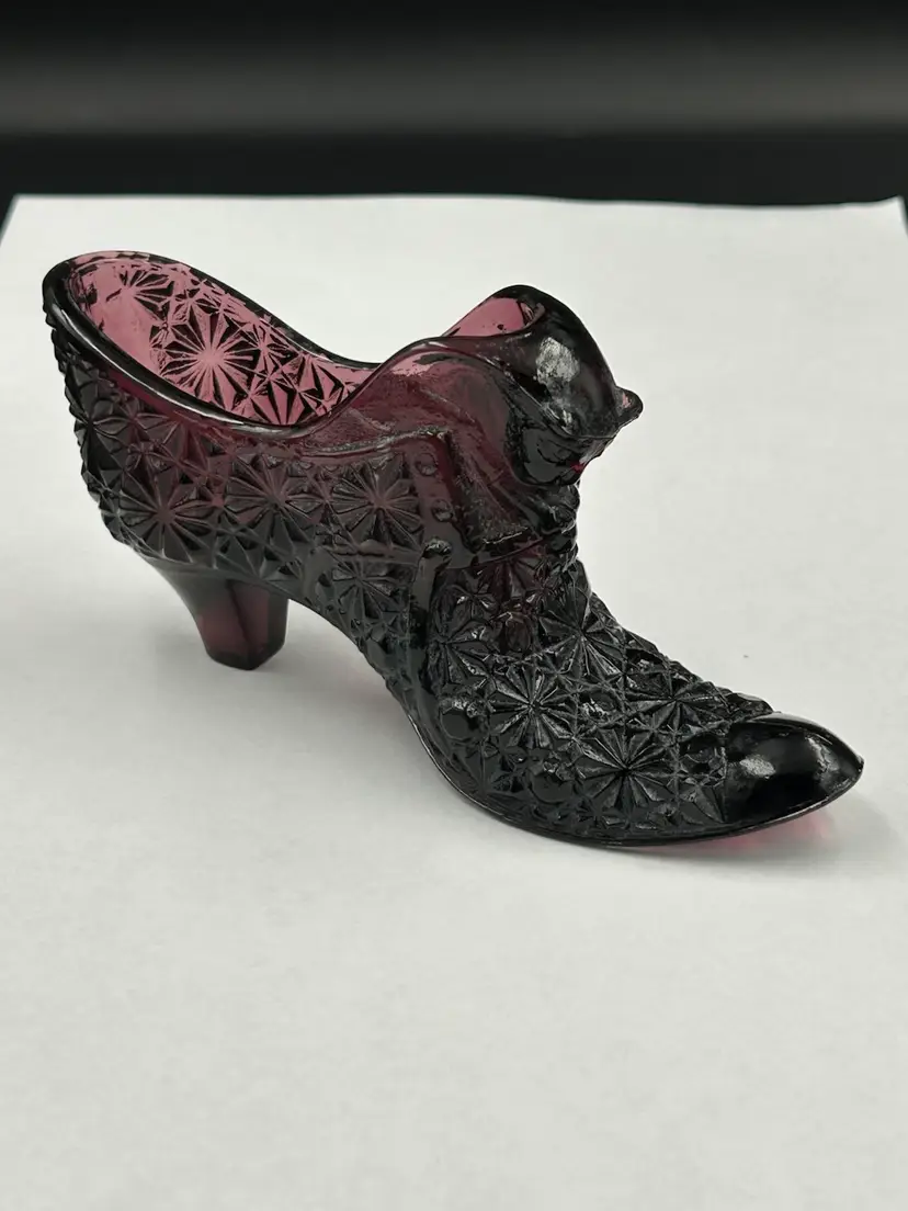 Vintage Fenton Amethyst Cat Head Daisy 7 Button Slipper Shoe Glows