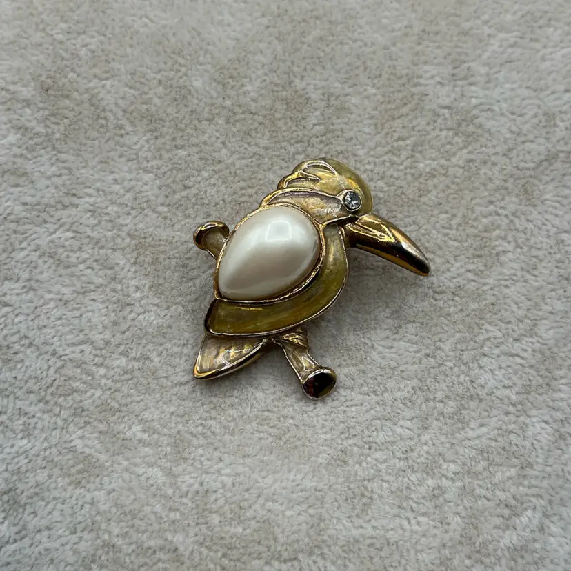Vintage Kookaburra Bird Faux Pearl Enamel Pin Brooch