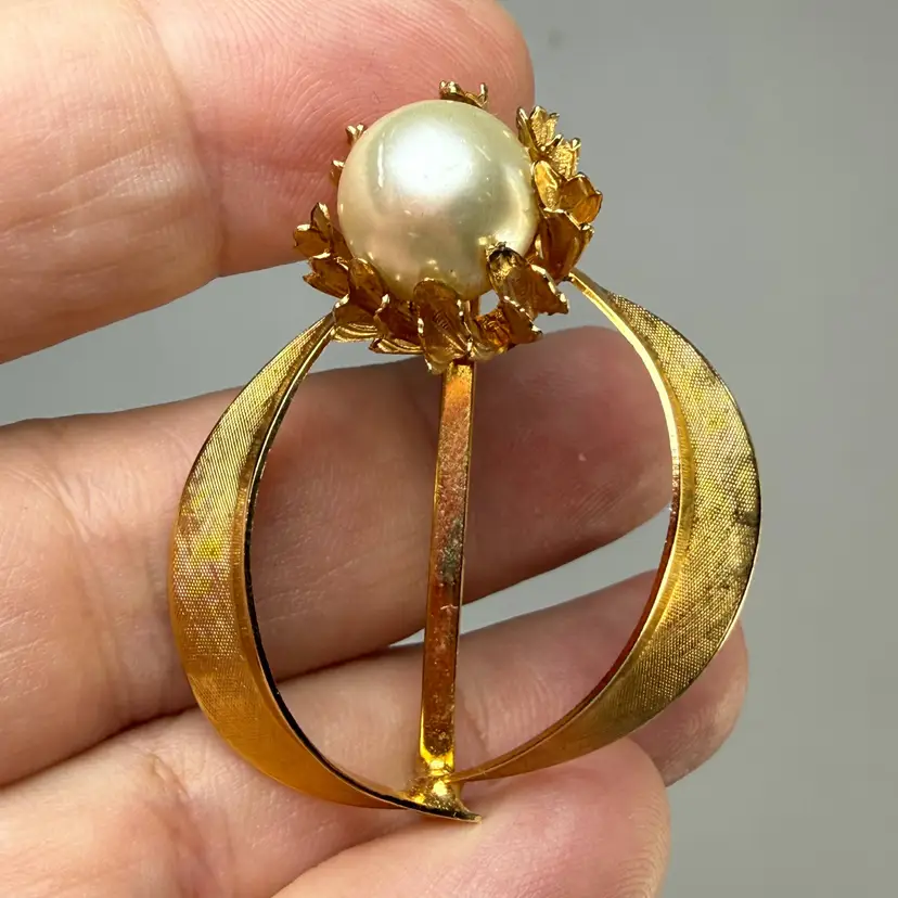 Vintage MCM Mid Century Mod Stylized Dandelion Flower Brooch Pin Faux Pearl Gold