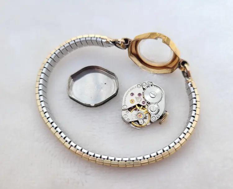 Vintage Westclox 17 Jewel Gold Tone Women's Mechanical Dress Wrist Watch