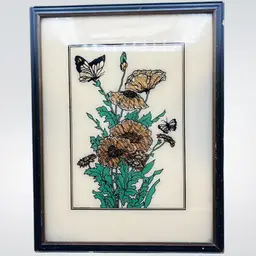 #252B Vintage Reliance Products Foil Art ‘Poppies and Daises’ B.E.-25 Butterfly Wings Effect Framed Print. Beautiful Metallic Foil Picture Of Butterflies And Flowers Made On The Backside Of The Glass.
Made in USA