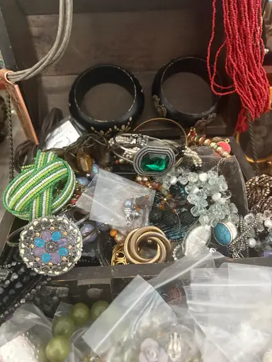 40lb Jewelry Dig! $3 Starts On Everything!