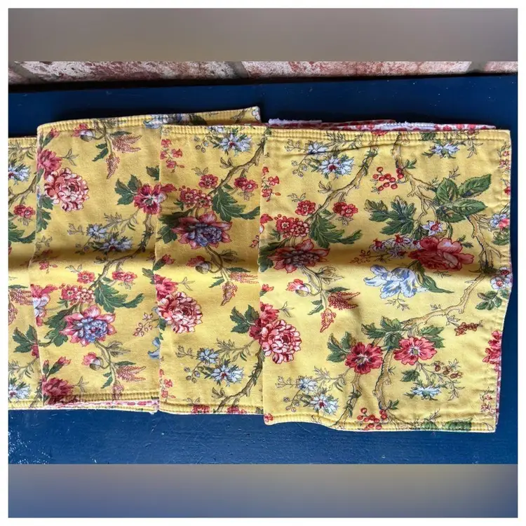 Vintage Floral Cloth Placemats Double Sided Lot Of 4 Cottage Yellow Green Garden