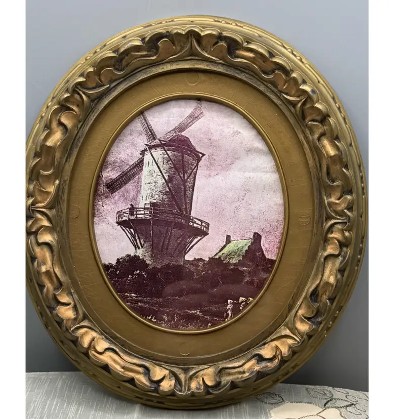 Vintage Ornate Gold Oval Picture Frame – 1970s Faux-Baroque 9.5”x8.5”