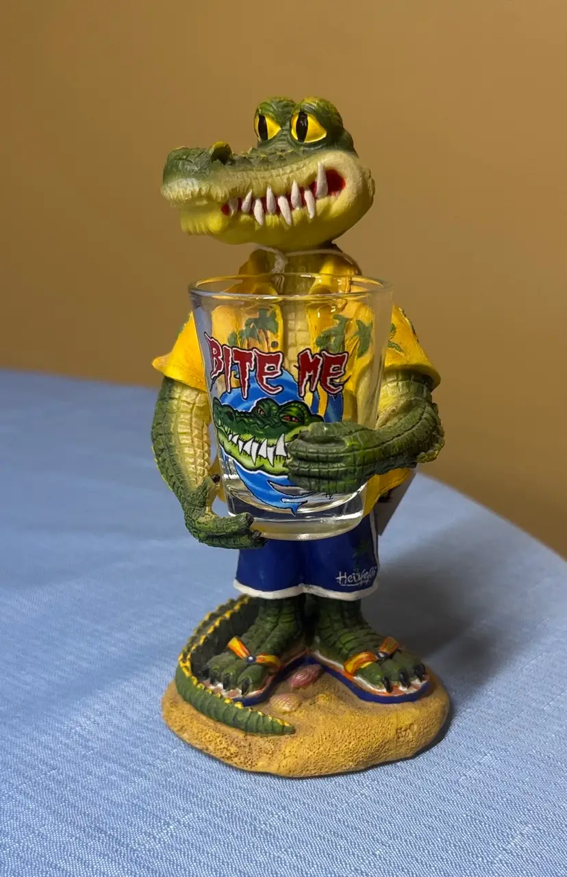 "Drinkin' Buddies" by Herzfeld Alligator Shot Glass Holder Figurine