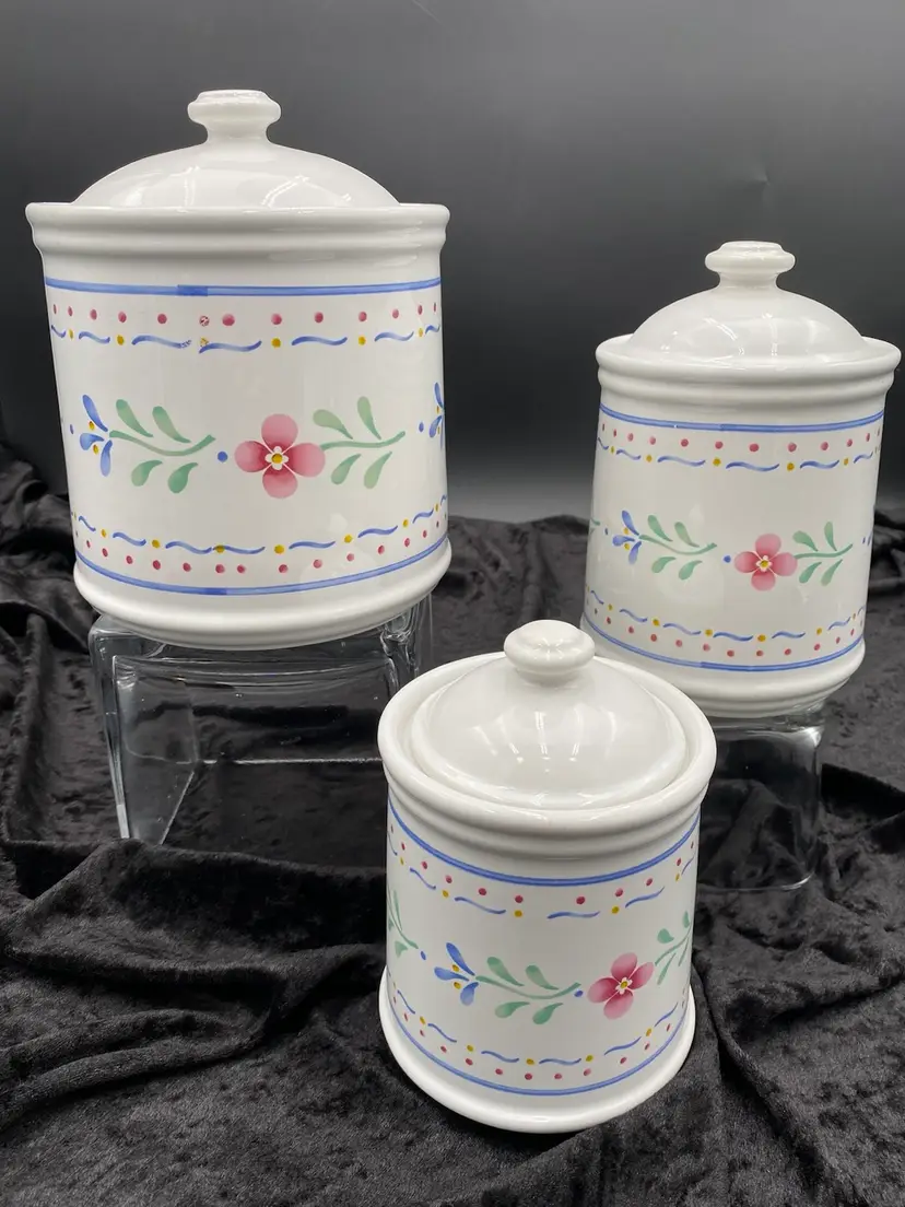 Set (6 Pieces) of Vintage International Stoneware, Greta Pattern Canisters w/Lids