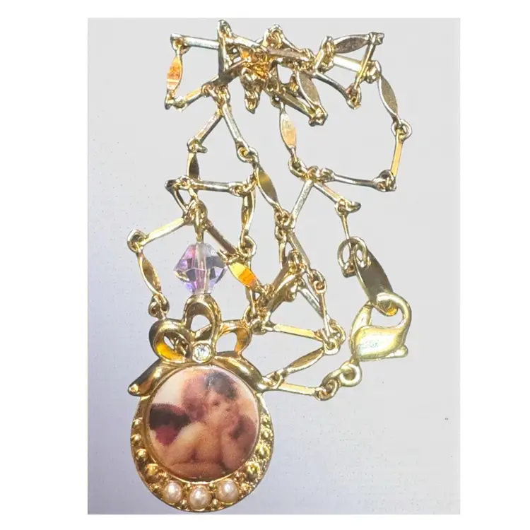 Adorable 80s Vintage “Thinking” Cherub Angel Gold plated Angel Necklace 22"