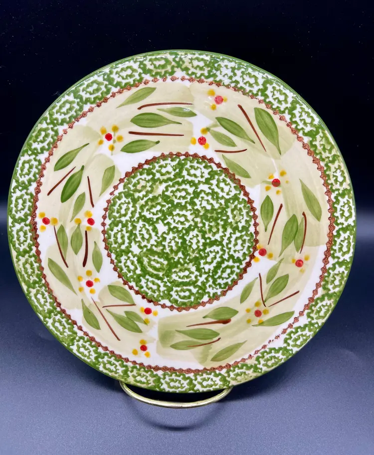 Temptations flora Old World pattern ceramic trivet.  Three rubber feet on the bottom