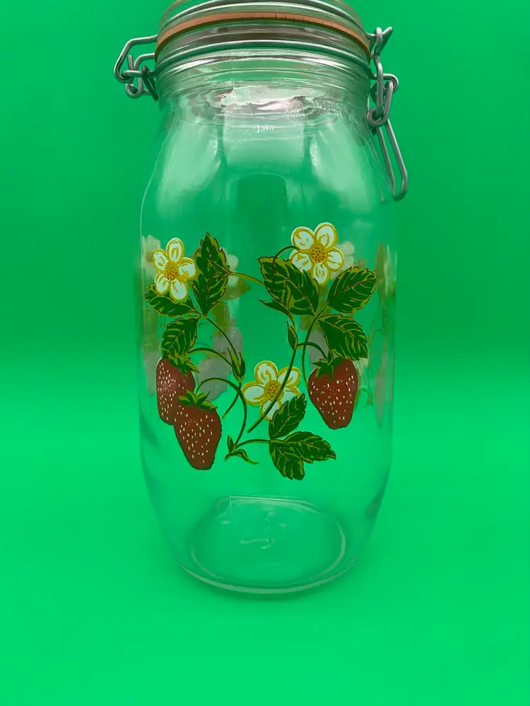 Arc France Clear Glass w/ Strawberries Pattern 2 L Bale Closure Canister