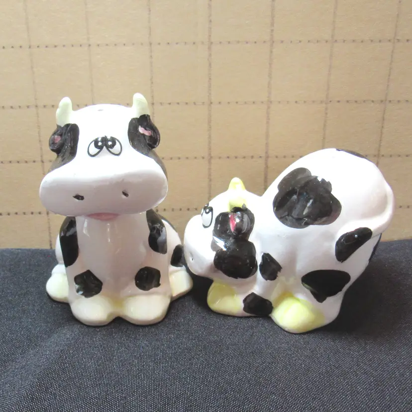 Black & White Cows Salt & Pepper Shaker Set