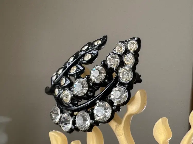 Vintage Black Enamel Or Japanned Metal And Rhinestone Brooch